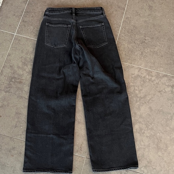 Old Navy Extra High-Rise Sky-Hi Wide Leg two-toned Jean w/secret smooth pockets. - Picture 5 of 6